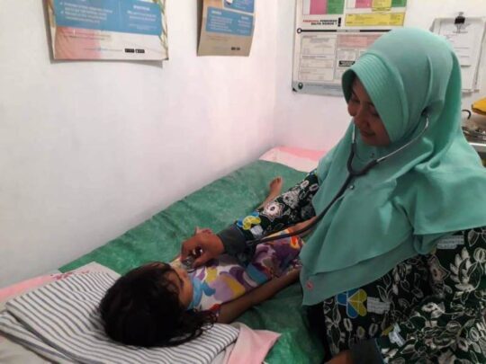 Jalan TMMD Reguler Cilacap Memudahkan Bidan Desa Cilibang Jemput Bola