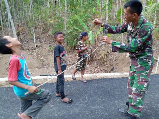 Kecerian Dan Kelucuaan Anak-Anak, Jadikan Hiburan Satgas TMMD Di Lokasi Sasaran