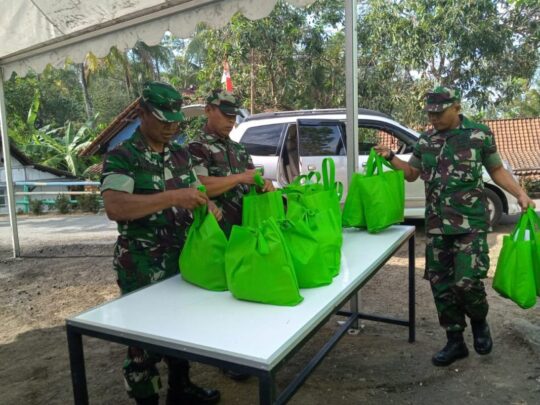 Persiapan Pembagian Sembako Untuk lansia dan Warga Tidak Mampu