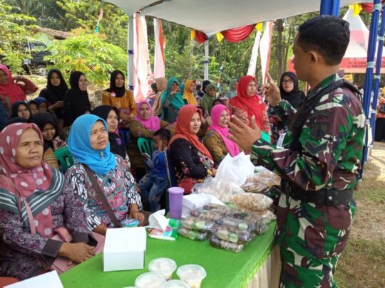 Jelang Upacara, Sertu Mulyono Masih Sempat Memotivasi Ibu-ibu