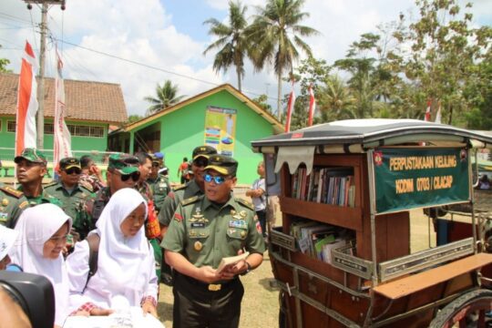Usai Upacara Penutupan, Kasdam IV Diponegoro Ajak Siswa Giat Membaca