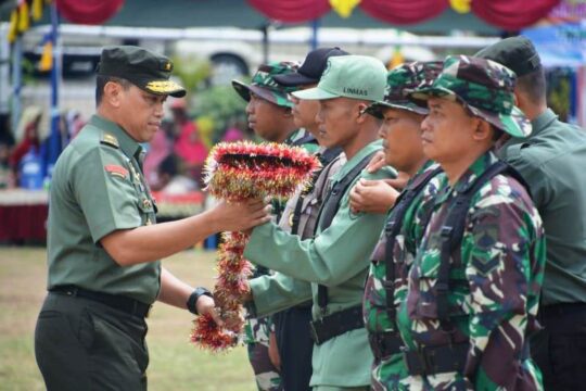 Purna Tugas Satgas TMMD Reguler Cilacap Ditandai Dengan Penyerahan Peralatan Kerja Dan Penanggalan Pita  