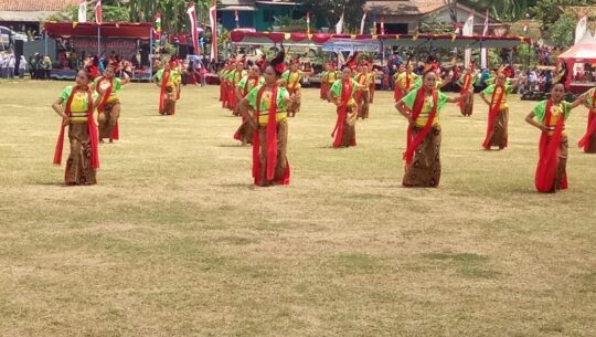 Tarian Megat Megot Ramaikan Upacara Penutupan TMMD