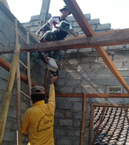 Pemasangan Batako RTLH Berlanjut