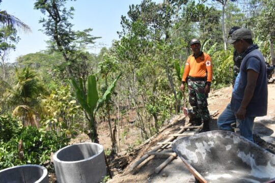 Tim Kesehatan Layani ANggota Satgas