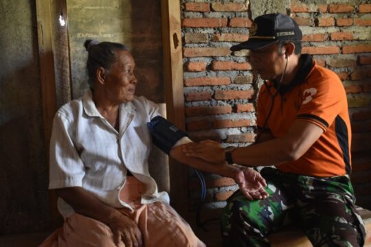 Tim Satgas TMMD Berikan Layanan Kesehatan