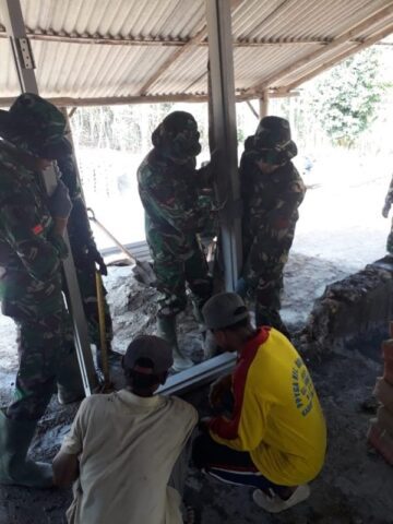 Pembangunan Rumah Tidak Layak Huni (RTLH) Masih Berlanjut TNI Bersama Warga Bahu Membahu