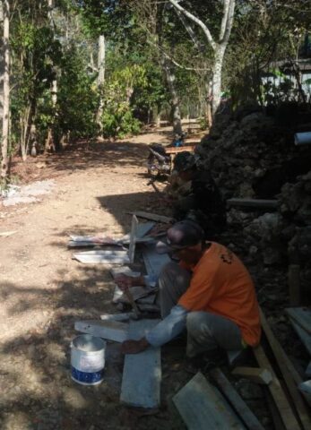 Manfaatkan Bahan Bekas Untuk Pengerjaan RTLH