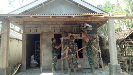 Rampungkan Plester di RTLH