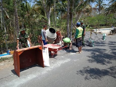Suara Molen Tambah Semangat Warga Bersama Satgas TMMD 106