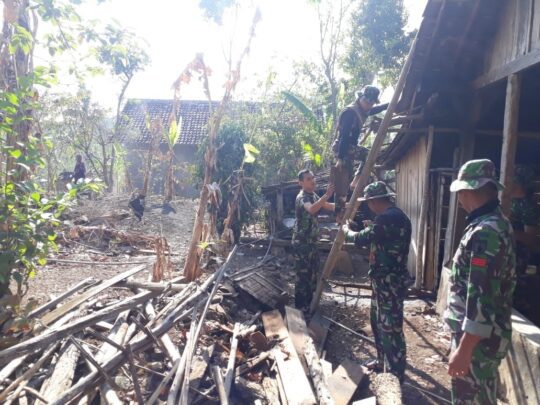Rumah Zaenal Giliran Dibongkar