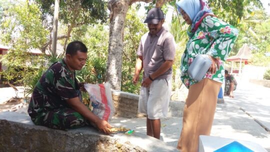 Sugiono Berikan Resep Herbal Kepada Anggota Satgas TMMD ke 106