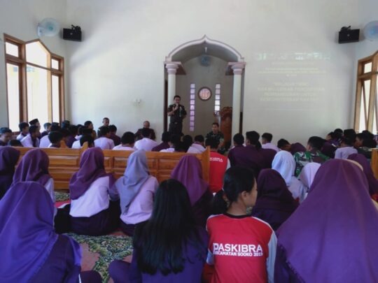 Kasi Intel Kejari Ponorogo Sampaikan Penyuluhan Hukum Kepada Siswa-Siswi SMAN 1 Sooko
