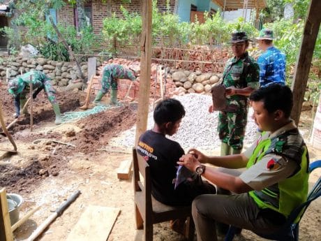 Merasa Tidak Enak Badan Saat Bekerja, Pak Ribut Diperiksa Kesehatannya