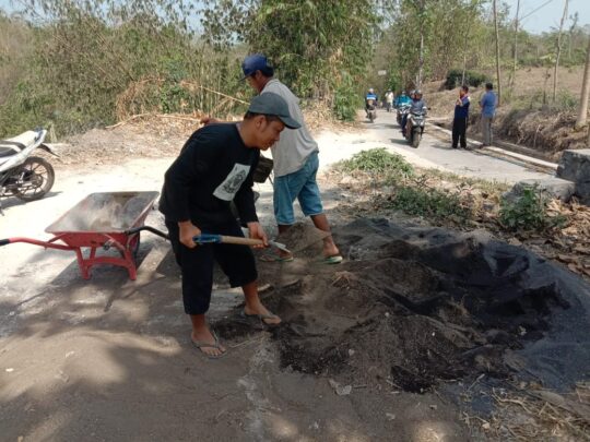 BAPAK RT JUGA IKUT BERPARTISIPASI DALAM TMMD 106