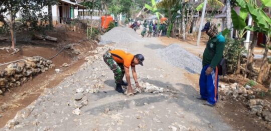 Peran Serta Tim Kesehatan Dalam Kegiatan TMMD Kodim 0818