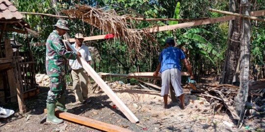 Ini Sosok Tentara yang Terampil Nukang Kayu