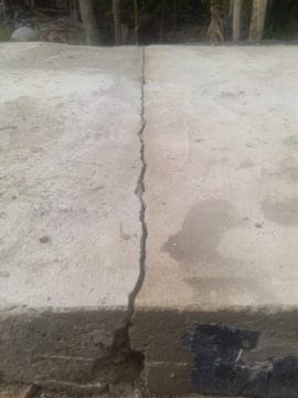 Baru Seumur Jagung, Pekerjaan Setapak Beton Sudah Banyak Yang Retak. Ada Apa?
