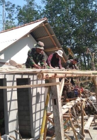 Pak Katimun bersyukur atas bantuan TMMD 106 Kodim 0818