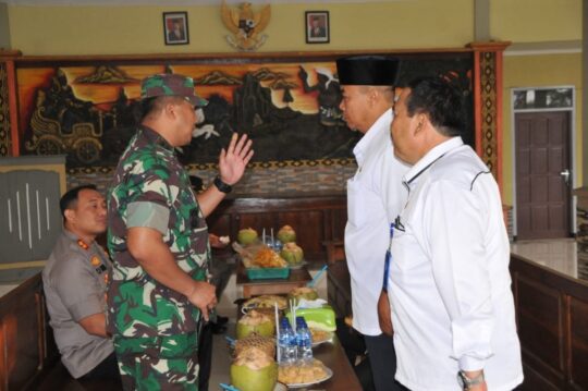 FORKOPIMDA KAB. MALANG BERSAMA DALAM TMMD REG KE 106 KODIM 0818 MALANG-BATU DI DONOMULYO