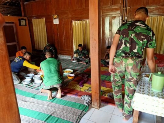 Ungkapkan Rasa Syukur, Senen Mengundang Makan Siang Anggota Satgas TMMD ke 106