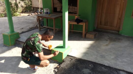 Habiskan Sisa Cat Untuk RTLH Pak Boyani