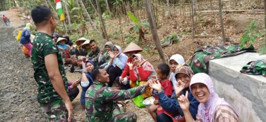 Wujud Kebersamaan TNI dan Rakyat Tercipta Dari Gotong Royong Yang Selalau Terjalin