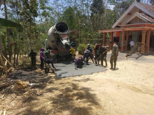 Java mic msih bantu dalam proses pengecoran jalan