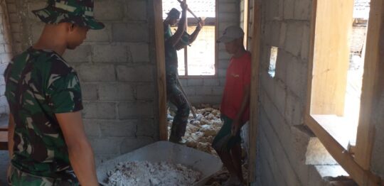 TMMD Donomulyo Suara Gempuran Palu Lembutkan Batu Kapur