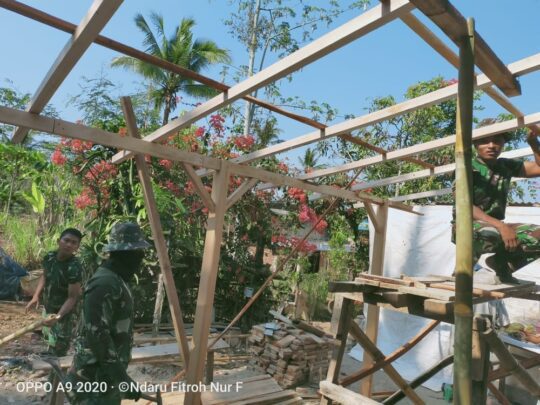 Pengerjaan RTLH Bapak Sumadi Sampai Pada Tahap Pembuatan Teras