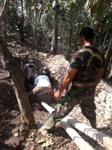Pemasangan gorong-gorong jamban pak rochim