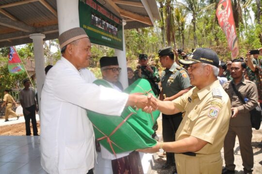 Karpet menghiasi Bakti Sosial TMMD 106 Kodim 0818