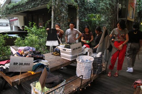 Baju Nia Ramadhani dan Jessica Iskandar Ludes Diburu Pembeli