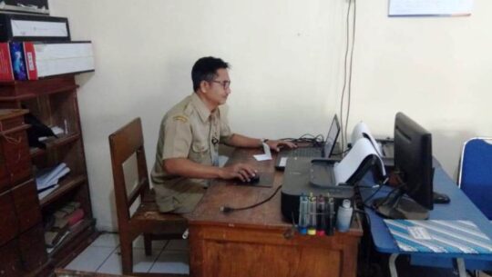 Bantuan Laptop Dari Bank BRI Cilacap Menunjang Kinerja Pelayanan Masyarakat Cilibang Jeruklegi