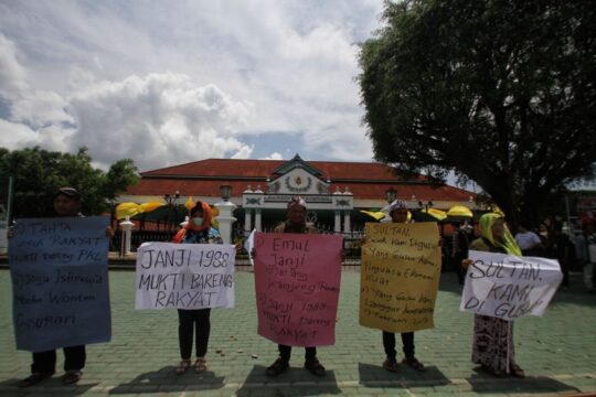 Minta Dukungan Raja, Lima PKL Gelar Aksi Topo Pepe di depan Kraton Yogyakarta