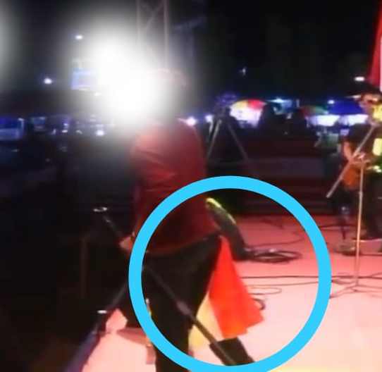 Viral, Penyanyi Pengisi Launching Pemilihan Bupati dan Wakil Bupati Gembol Bendera Merah Putih di “Bokong”