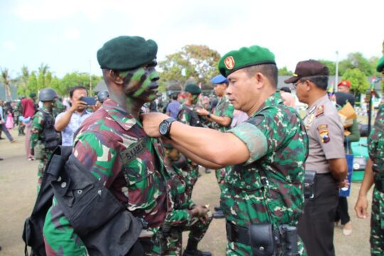 Penutupan Pendidikan Raider Angkatan 25, Kasdim Cilacap Sematkan Baret dan Brevet Raider