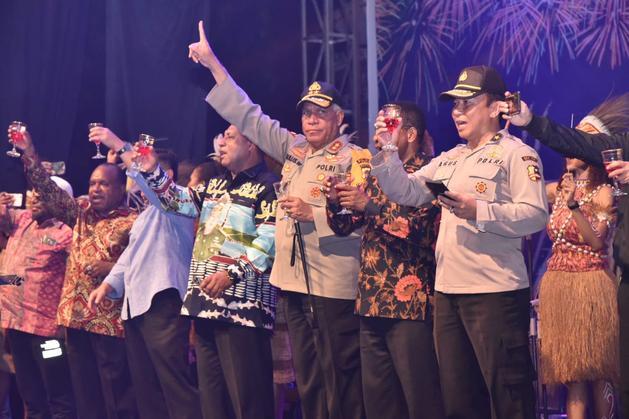 Kapolda Papua Hadiri Acara Lepas Sambut Tahun 2019-2020 di Halaman Kantor Gubernur