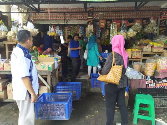 Subroto Ke Pasar Minulyo, Mengundang Banyak Perhatian Pengunjung dan Pedagang