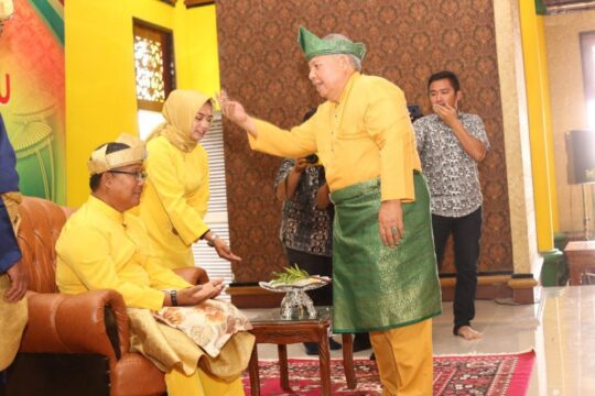 Bupati Safrial Kukuhkan Himpunan Keluarga Melayu