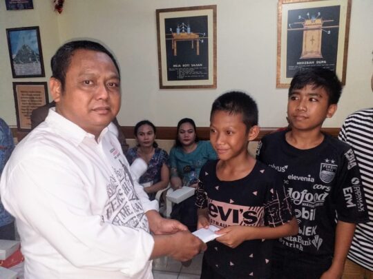 Soal Pembantaian Jokowi Oleh SBY, Relawan Akan Mensomasi Aznil Tan