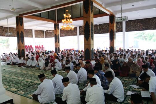 Istighosah Dengan Pentasharufan Dana Zakat Profesi Dan Infaq Baznas Pacitan