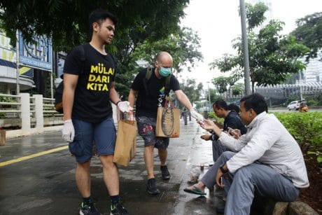 Cegah Corona, MulaiDariKita Berbagi Hand Sanitizer Gratis
