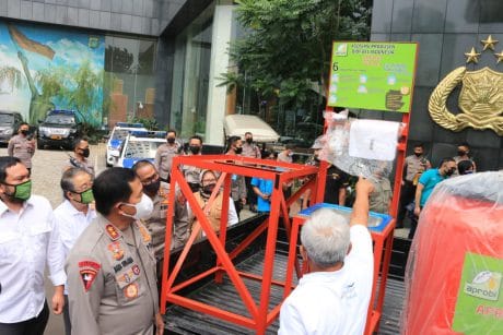 Polda Metro Terima Bantuan 7 ton Sabun Cuci Tangan dan 25 Tangki Air