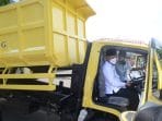Pemkab Lampura Terima Dum Truk untuk Angkut Sampah