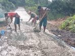 Permudah Akses Jalan, Pemdes Campang Gijul Bangun Rabat Beton