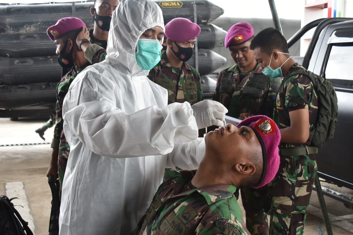 Lima Hari Bantu Korban Banjir, Prajurit Marinir Lakukan Swab ...