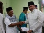 Wakil Bupati Hairan SH Beserta Tim Dampingi Bupati Tanjung Jabung Barat Berikan Bantuan Kepada Guru-Guru Ngaji dan Madrasah