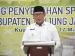 Wakil Bupati Kabupaten Tanjab Barat Memberikan Sambutan Launching Penyerahan SPPT PBB-P2