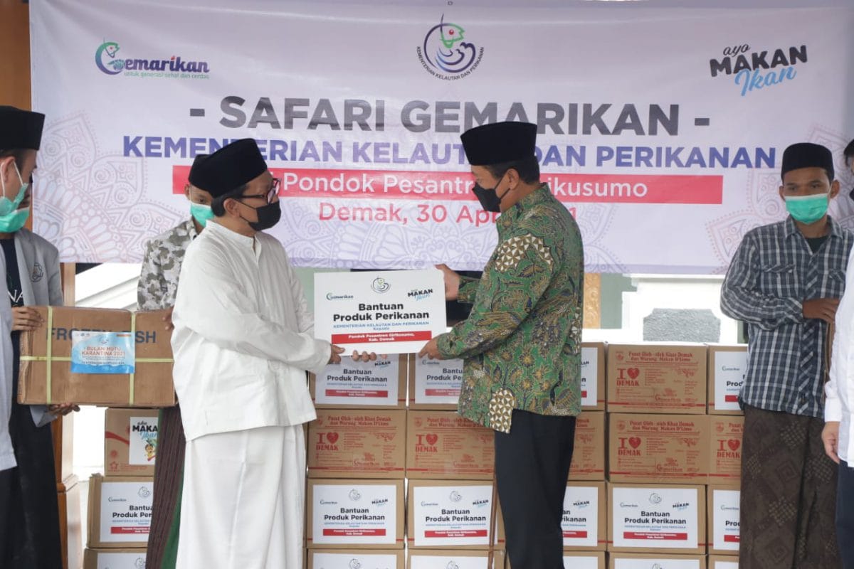 KKP Salurkan Bantuan 10,8 Ton Ikan Beku Dan Olahan Ke Sejumlah ...